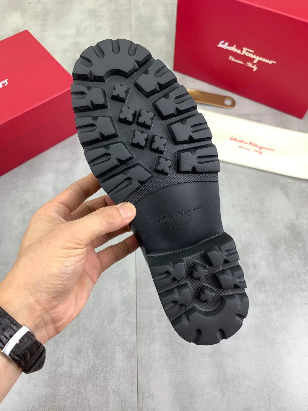 Men's men's shoes 💰P560 new high quality [Ferragamo/Ferragamo] latest model original imported calfskin, imported cowhide lining + original luxury metal buckle + original combination outsole Comparison without pressure Code number: 38-44 (45 customized)